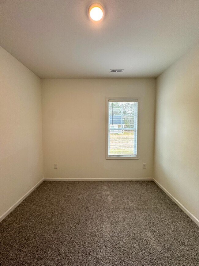 Building Photo - Beautiful 3 Bed 2 Bath Home in Raeford