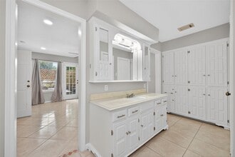 Building Photo - 663 Ravensworth Dr