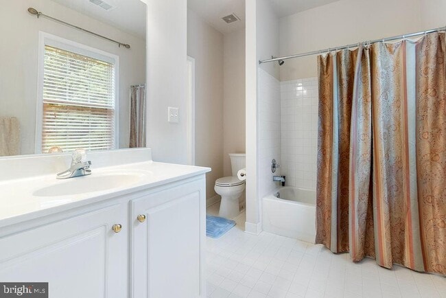 Building Photo - 43997 Riverpoint Dr