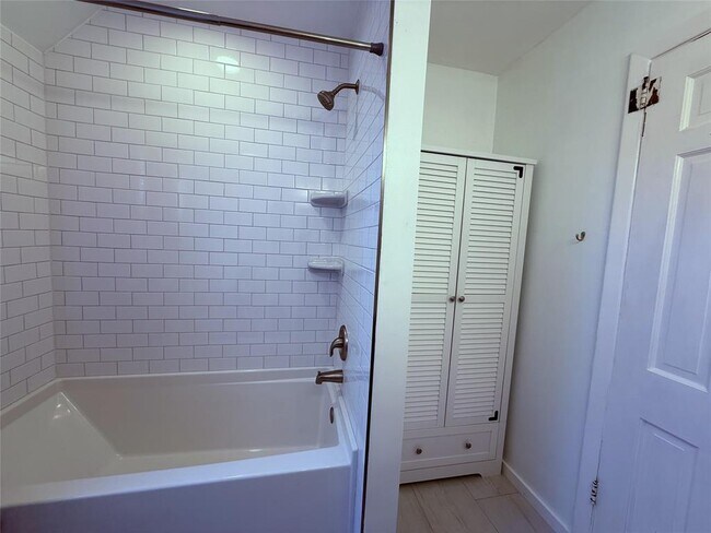 Building Photo - 10607 Clematis Ln