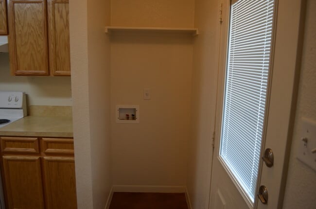 Building Photo - 318 Elbert Ln