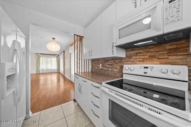 Building Photo - 201 St Lucie Ln