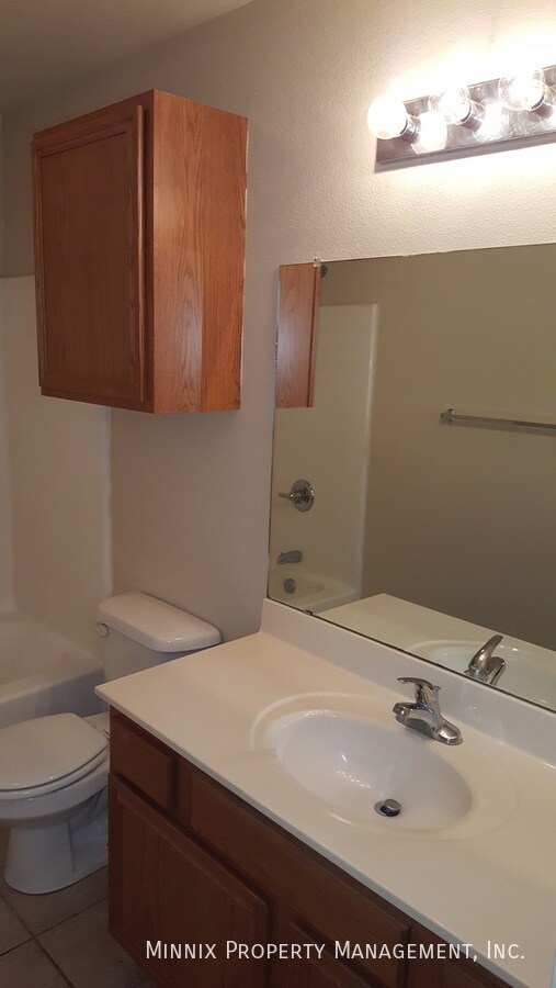 Building Photo - 517 N Brentwood Ave