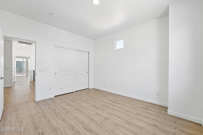 Building Photo - 225 N Pleasant Dr