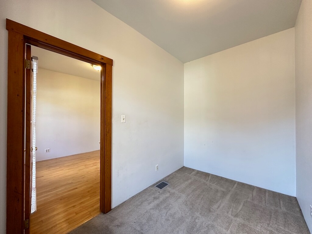 Building Photo - 1435 N Bosworth Ave