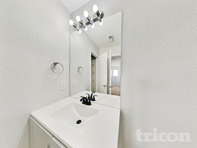 Building Photo - 10111 Victoria Falls Ln