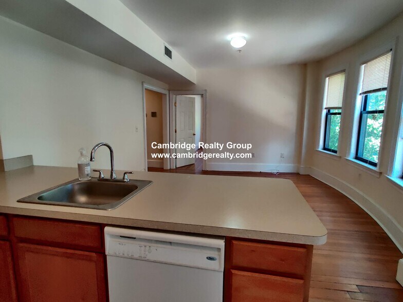 Building Photo - 844 Massachusetts Ave