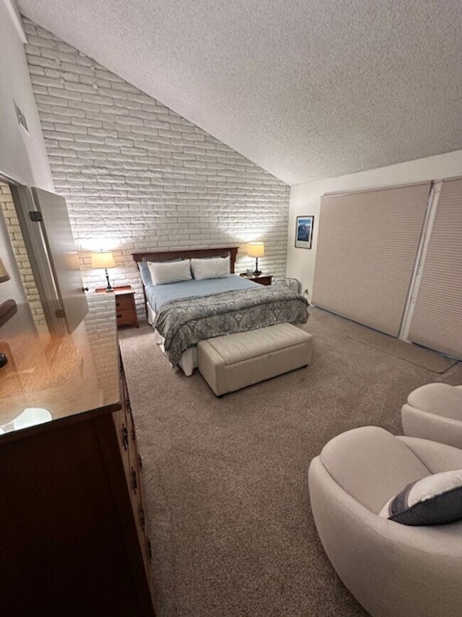 Building Photo - Condo with beautiful channel views and boat slip available for a Winter or Summer seasonal 3-6 mo...