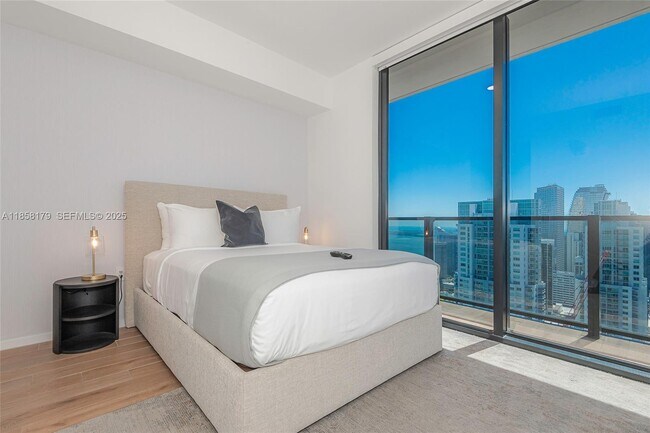 Building Photo - 398 NE 5th St