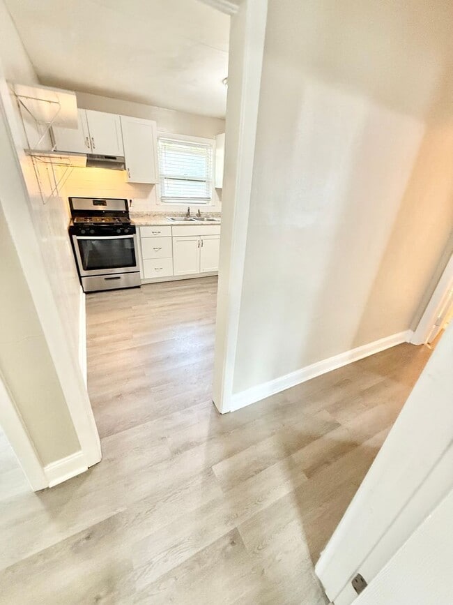 Building Photo - ***Renovated 3 Bedroom Ranch*Near Casino & Naval Hospital & Shipyard