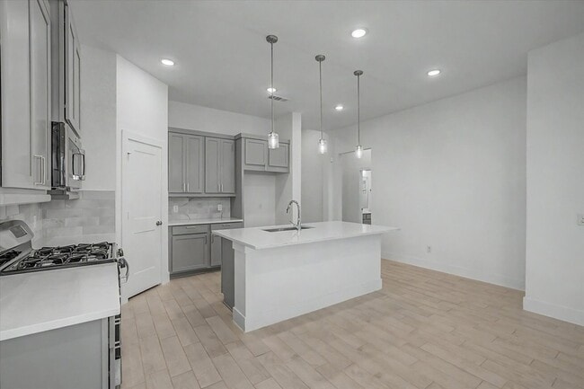 Building Photo - 21138 Garden Palm Dr