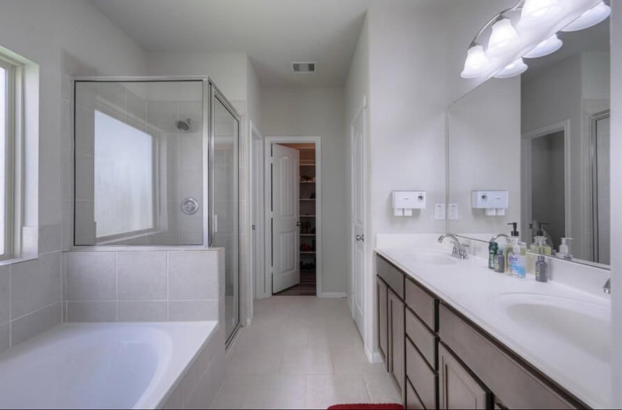 Building Photo - 5555 Casa Martin Dr
