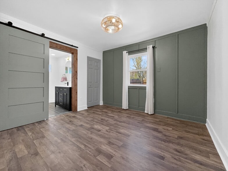 Building Photo - 13 Blinker Ct