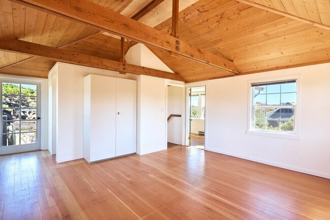 Building Photo - 166 Cedar Rd