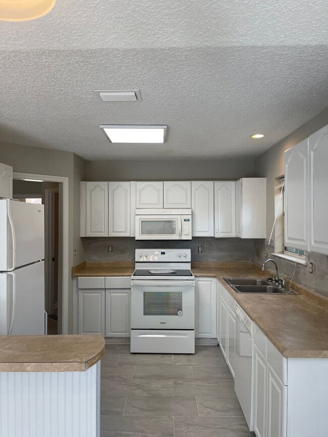 Building Photo - 265 Windridge Dr
