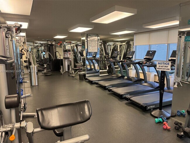 Building Photo - 3530 Mystic Pointe Dr