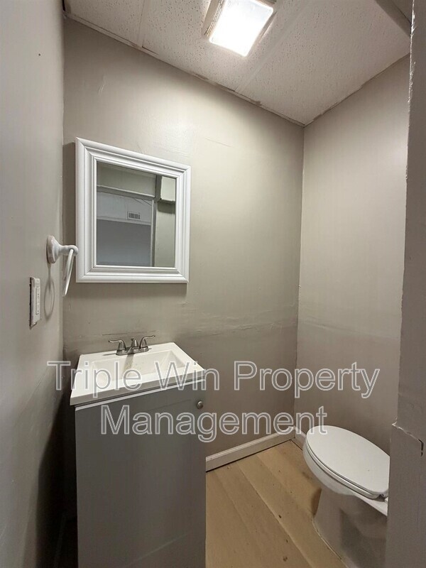 Building Photo - 520 Hentschel Pl