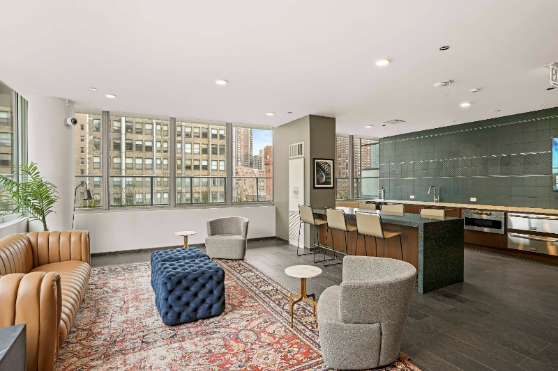 Building Photo - 740 S Clark St