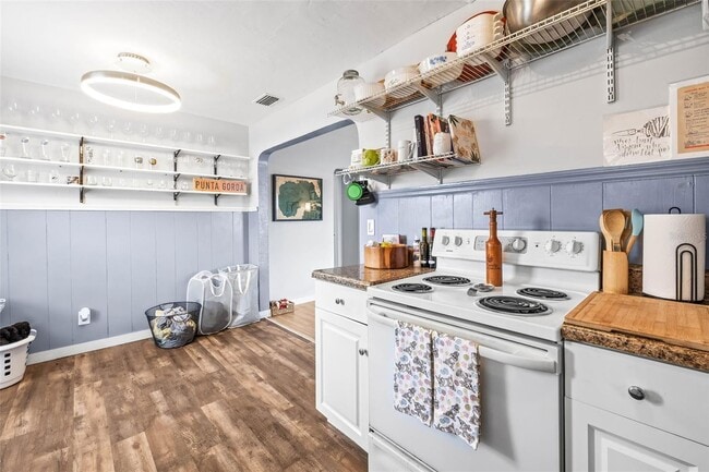 Building Photo - 2867 12th Ave N