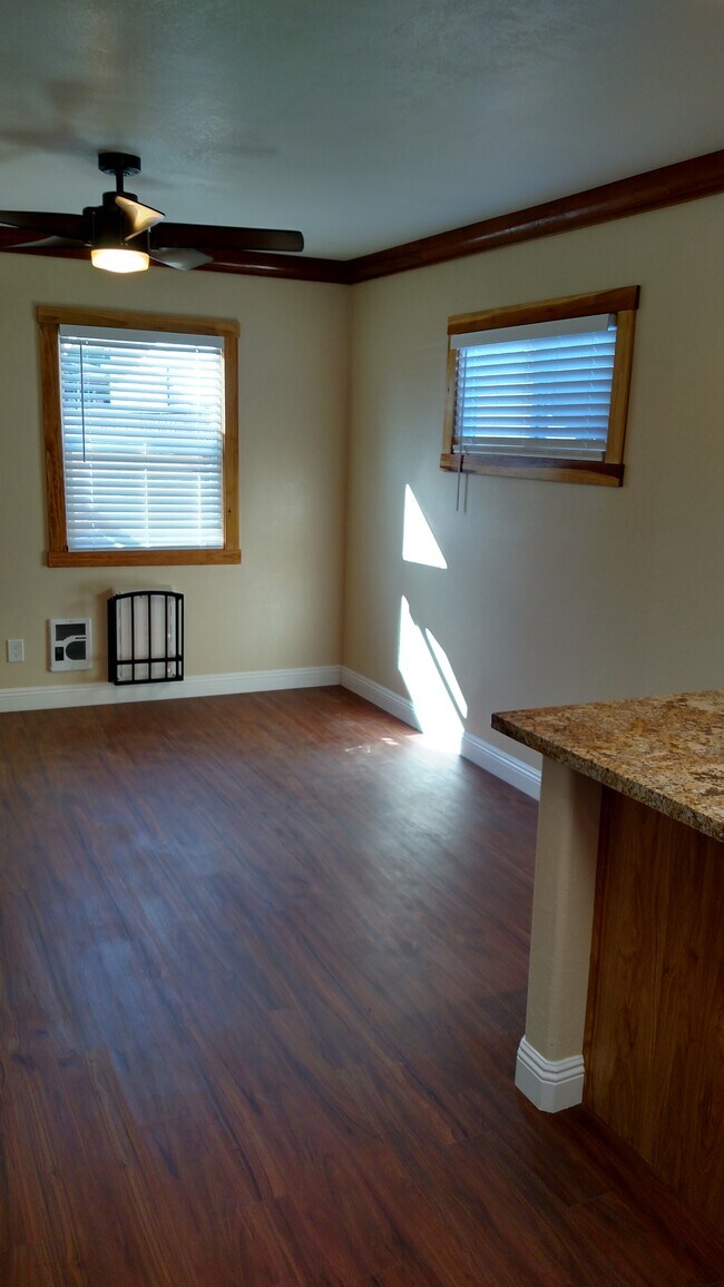 Building Photo - 225 Southlook Ave