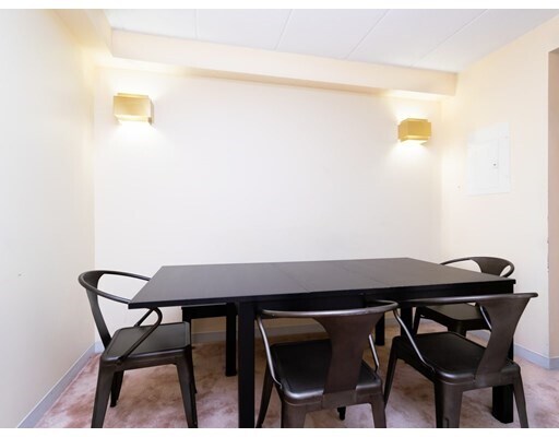 Building Photo - 1933 Commonwealth Ave