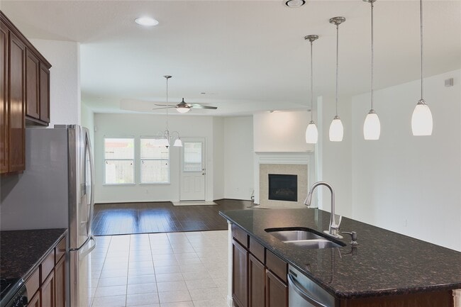 Building Photo - 24215 Courtland Oaks St
