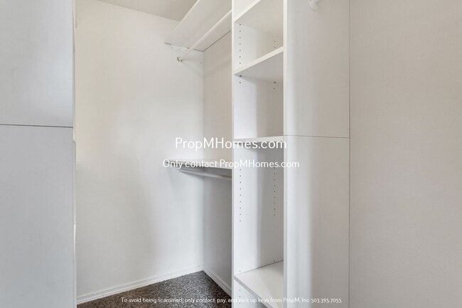 Building Photo - Charming 2-Bedroom Haven in the Heart of Sunset - A Blend of Serenity and Convenience!