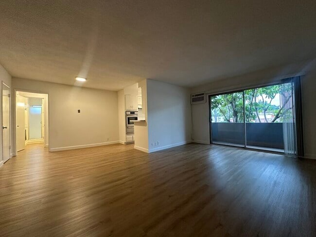 Building Photo - 1432 N Fairfax Ave