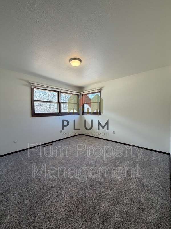 Building Photo - 1402 Khanabad Way