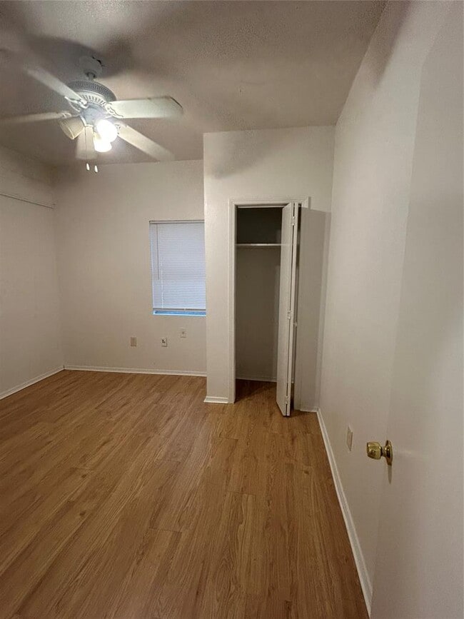 Building Photo - 1107 Angelina St