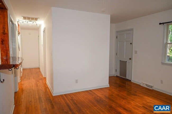 Building Photo - 315 Caroline Ave