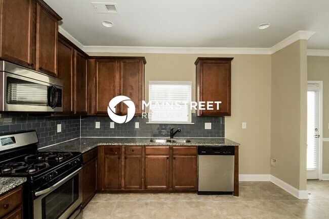 Building Photo - 3 Bedroom Pet-Friendly Home in Decatur, GA with Main Street Renewal