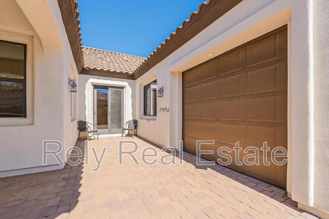 Building Photo - 734 W Juniper Ln