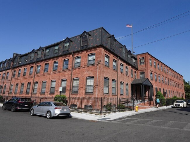 Primary Photo - 10 Weston Ave