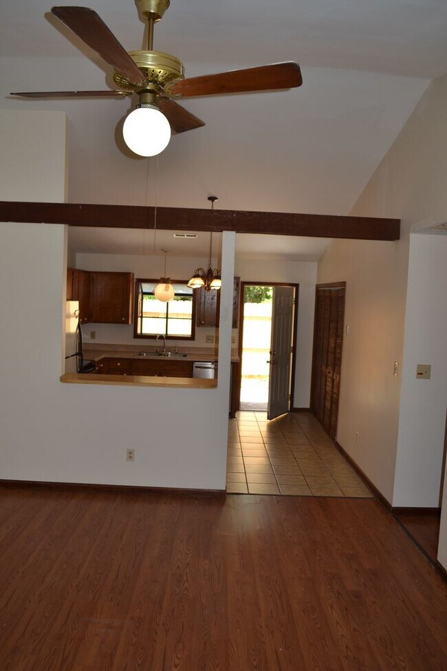 Building Photo - 124-126 Corey Cir