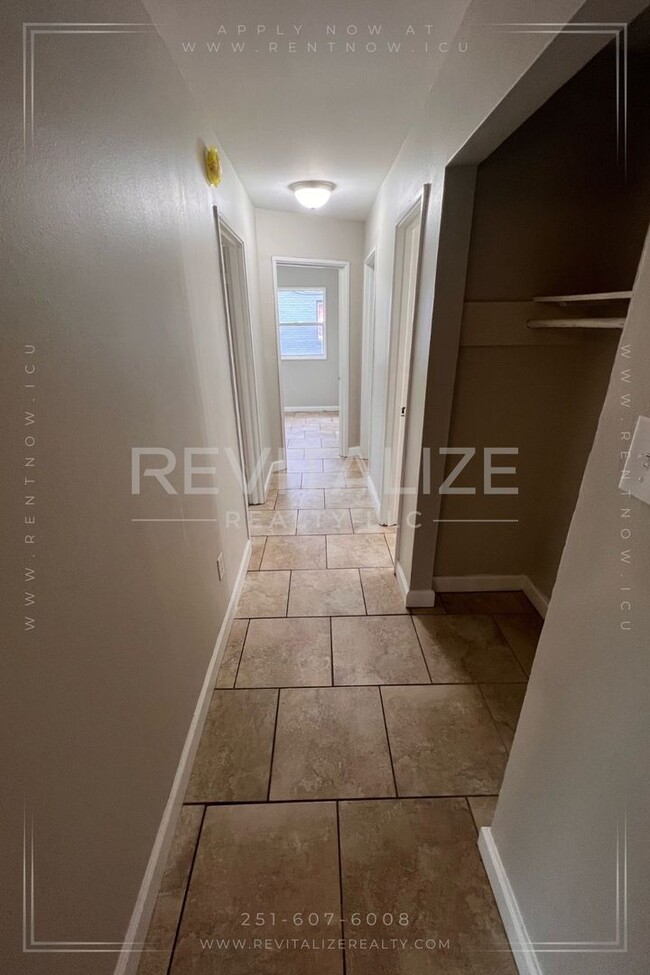 Building Photo - ZERO DEPOSIT SPECIAL!!! Updated 3 Bedroom/...