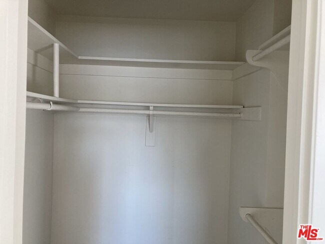 Building Photo - 1033 6th St