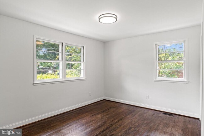 Building Photo - 5019 Leland Dr