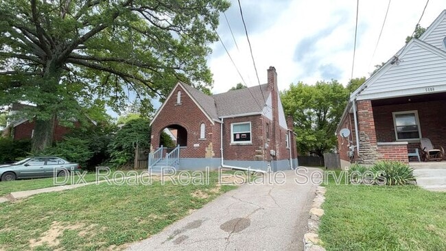 Primary Photo - 1198 West Way