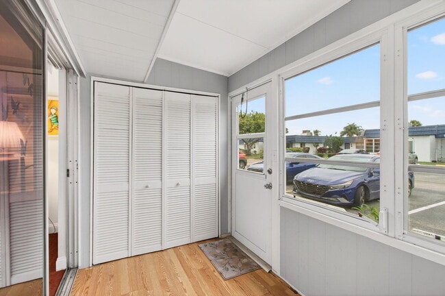 Building Photo - 213 Waterford Cresent