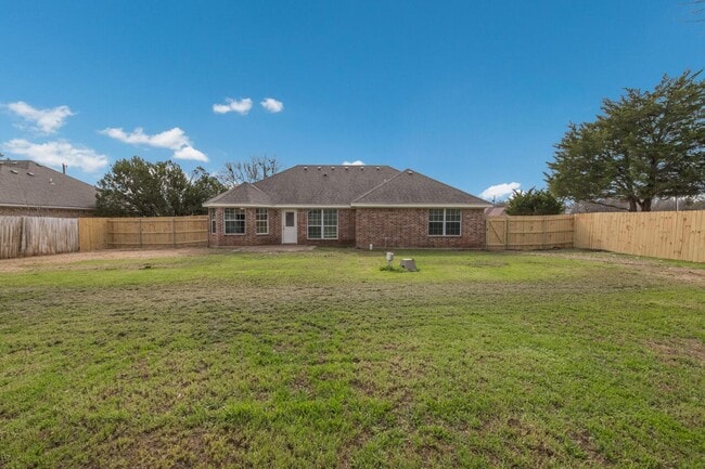 Building Photo - Midway ISD Country Home