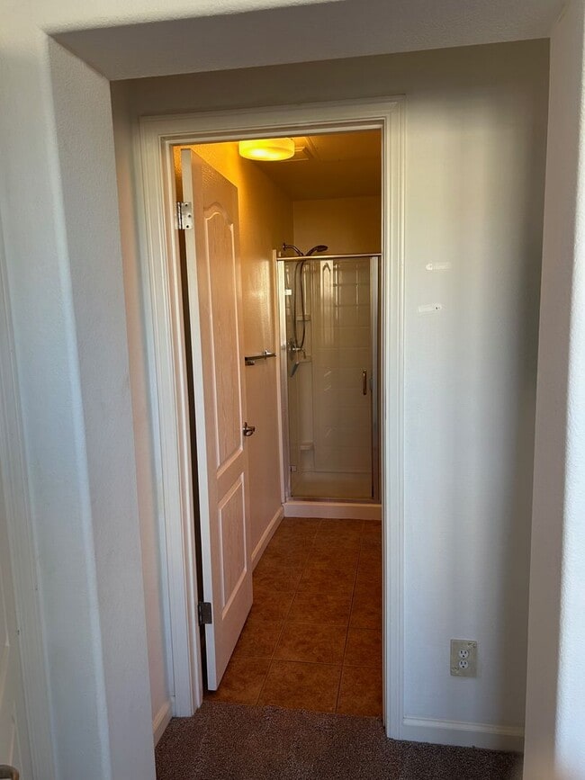 Building Photo - Great location- Granny unit available now