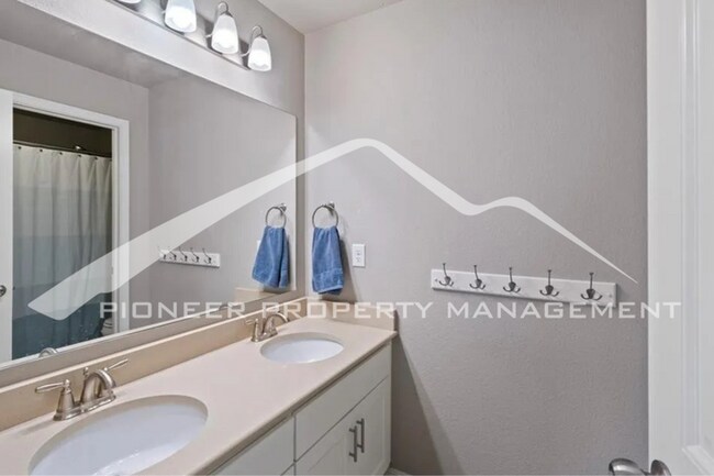 Building Photo - 8425 Mayfly Dr