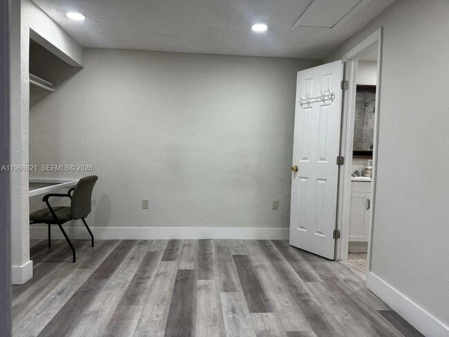 Building Photo - 582 E 18th St