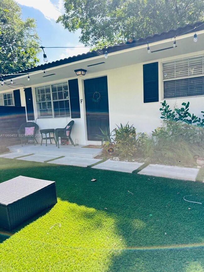 Building Photo - 1002 NE 119th St