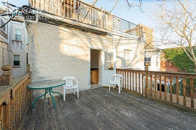 Building Photo - 1532 Christian St