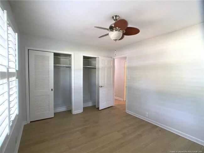 Building Photo - 2721 Mirror Lake Dr