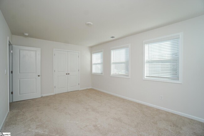 Building Photo - 204 Reynard Trl