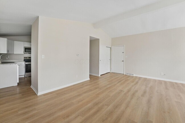 Building Photo - 5038 Betsy Dr