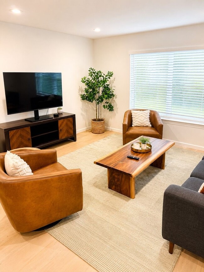 Building Photo - *** Near Domain * Stunning 5 Bedroom 4 Bath House with Garage * Fully Furnished * Designer Decora...